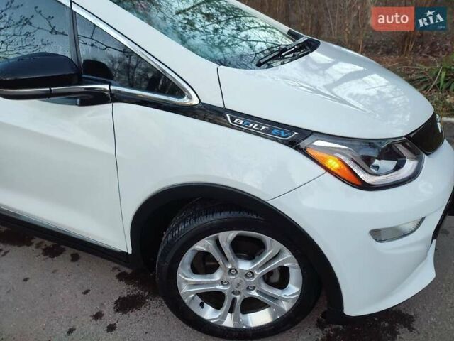 Белый Шевроле Bolt EV, объемом двигателя 0 л и пробегом 122 тыс. км за 13199 $, фото 10 на Automoto.ua