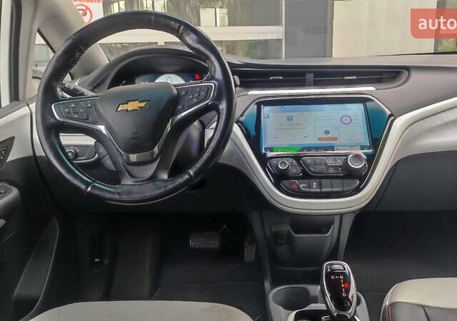 Белый Шевроле Bolt EV, объемом двигателя 0 л и пробегом 230 тыс. км за 12900 $, фото 41 на Automoto.ua