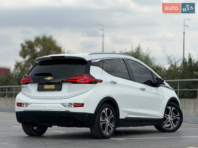 Белый Шевроле Bolt EV, объемом двигателя 0 л и пробегом 64 тыс. км за 15450 $, фото 20 на Automoto.ua