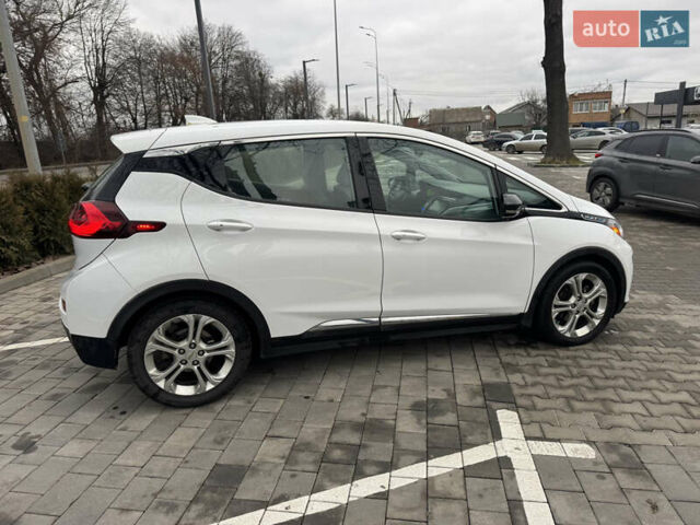 Белый Шевроле Bolt EV, объемом двигателя 0 л и пробегом 146 тыс. км за 13700 $, фото 19 на Automoto.ua