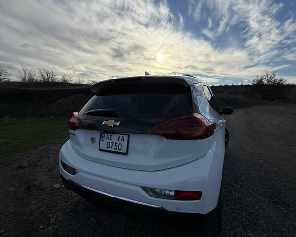 Білий Шевроле Bolt EV, об'ємом двигуна 0 л та пробігом 92 тис. км за 17000 $, фото 4 на Automoto.ua