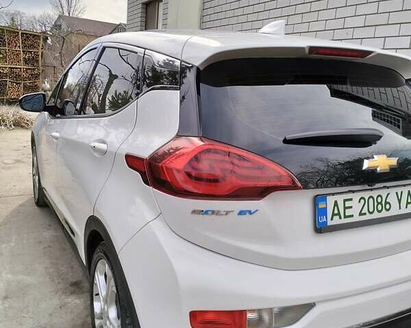 Шевроле Bolt EV 2018 в Днепре (Днепропетровске) на Automoto.ua Белый Шевроле Bolt EV, объемом двигателя 0 л и пробегом 182 тыс. км за 15000 $, фото 2 на Automoto.ua