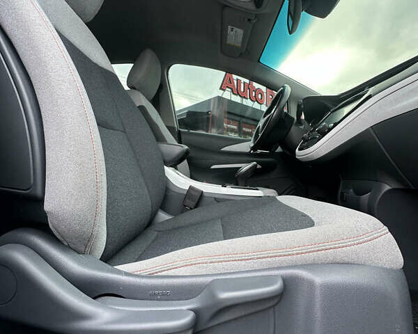 Шевроле Bolt EV 2018 в Буче на Automoto.ua Белый Шевроле Bolt EV, объемом двигателя 0 л и пробегом 30 тыс. км за 16800 $, фото 23 на Automoto.ua