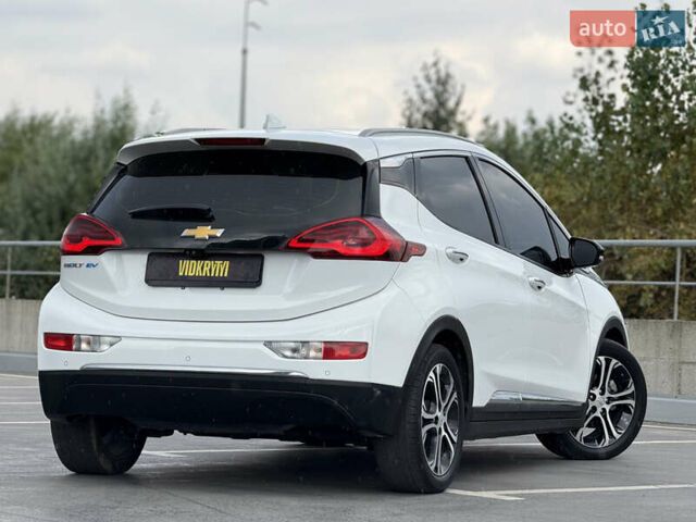 Белый Шевроле Bolt EV, объемом двигателя 0 л и пробегом 64 тыс. км за 15450 $, фото 19 на Automoto.ua