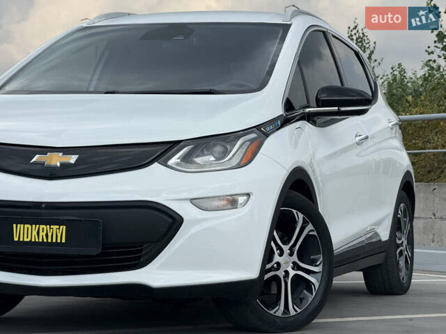 Белый Шевроле Bolt EV, объемом двигателя 0 л и пробегом 64 тыс. км за 15450 $, фото 2 на Automoto.ua
