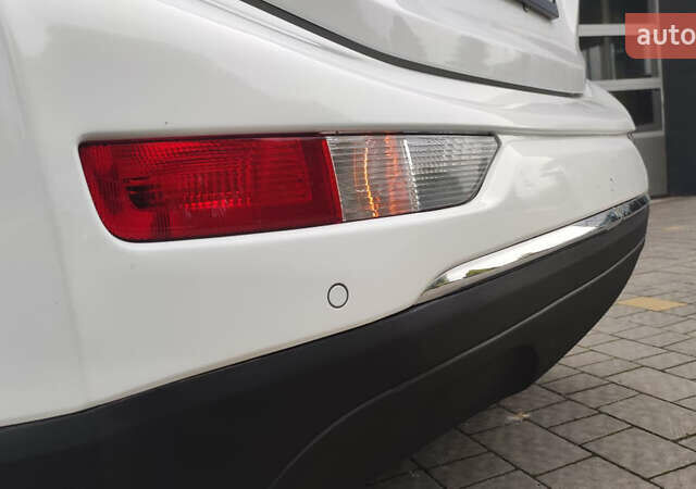 Белый Шевроле Bolt EV, объемом двигателя 0 л и пробегом 230 тыс. км за 12900 $, фото 35 на Automoto.ua
