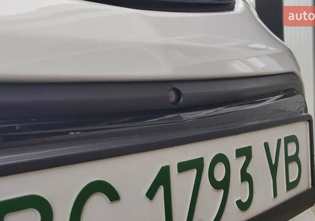 Белый Шевроле Bolt EV, объемом двигателя 0 л и пробегом 230 тыс. км за 12900 $, фото 36 на Automoto.ua