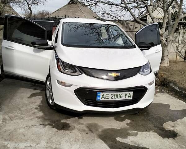 Шевроле Bolt EV 2018 в Днепре (Днепропетровске) на Automoto.ua Белый Шевроле Bolt EV, объемом двигателя 0 л и пробегом 182 тыс. км за 15000 $, фото 10 на Automoto.ua