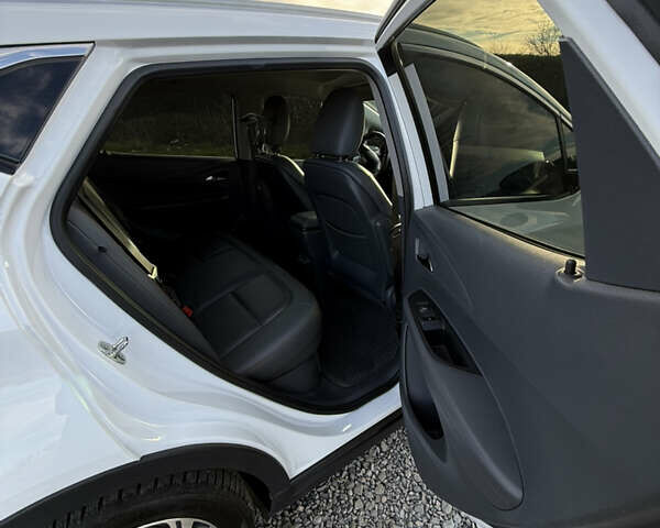 Білий Шевроле Bolt EV, об'ємом двигуна 0 л та пробігом 92 тис. км за 17000 $, фото 10 на Automoto.ua