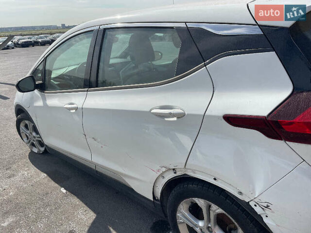 Белый Шевроле Bolt EV, объемом двигателя 0 л и пробегом 182 тыс. км за 11200 $, фото 13 на Automoto.ua