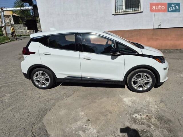 Белый Шевроле Bolt EV, объемом двигателя 0 л и пробегом 60 тыс. км за 17500 $, фото 4 на Automoto.ua
