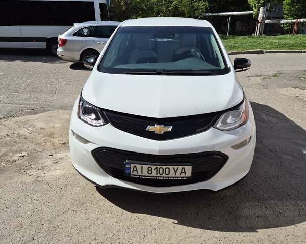 Белый Шевроле Bolt EV, объемом двигателя 0 л и пробегом 60 тыс. км за 17500 $, фото 3 на Automoto.ua