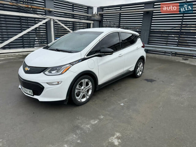 Белый Шевроле Bolt EV, объемом двигателя 0 л и пробегом 58 тыс. км за 16499 $, фото 1 на Automoto.ua