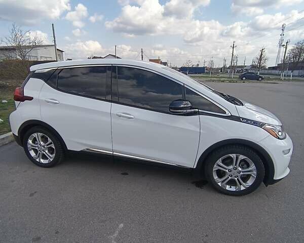 Белый Шевроле Bolt EV, объемом двигателя 0 л и пробегом 105 тыс. км за 19500 $, фото 5 на Automoto.ua