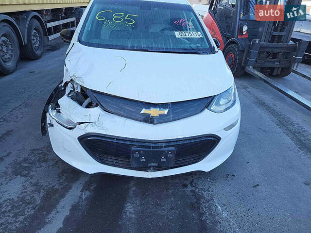 Белый Шевроле Bolt EV, объемом двигателя 0 л и пробегом 60 тыс. км за 11600 $, фото 12 на Automoto.ua