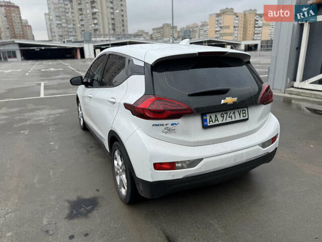 Белый Шевроле Bolt EV, объемом двигателя 0 л и пробегом 58 тыс. км за 16499 $, фото 8 на Automoto.ua