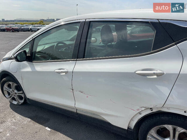 Белый Шевроле Bolt EV, объемом двигателя 0 л и пробегом 182 тыс. км за 11200 $, фото 12 на Automoto.ua