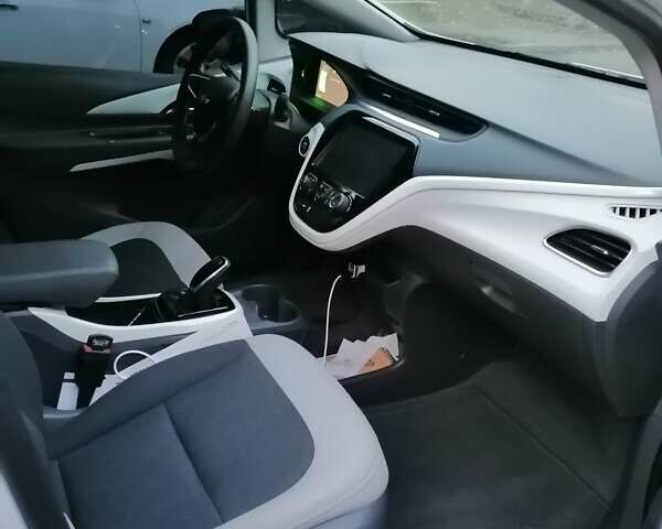 Белый Шевроле Bolt EV, объемом двигателя 0 л и пробегом 29 тыс. км за 17900 $, фото 6 на Automoto.ua