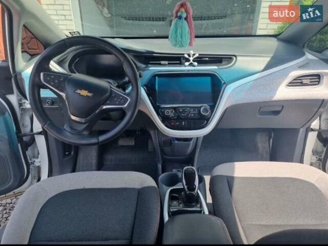 Белый Шевроле Bolt EV, объемом двигателя 0 л и пробегом 129 тыс. км за 16900 $, фото 3 на Automoto.ua