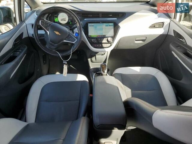 Белый Шевроле Bolt EV, объемом двигателя 0 л и пробегом 75 тыс. км за 3700 $, фото 7 на Automoto.ua