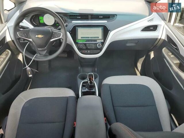 Белый Шевроле Bolt EV, объемом двигателя 0 л и пробегом 77 тыс. км за 4900 $, фото 7 на Automoto.ua