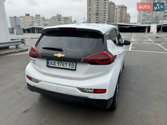 Белый Шевроле Bolt EV, объемом двигателя 0 л и пробегом 58 тыс. км за 16499 $, фото 12 на Automoto.ua