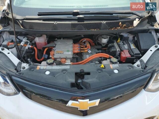 Белый Шевроле Bolt EV, объемом двигателя 0 л и пробегом 77 тыс. км за 4900 $, фото 10 на Automoto.ua