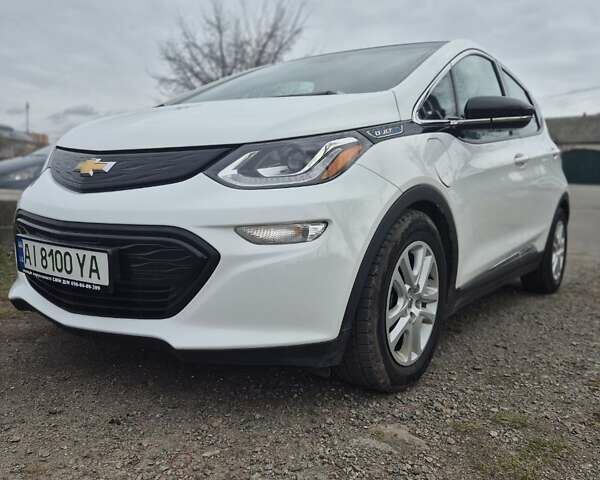 Белый Шевроле Bolt EV, объемом двигателя 0 л и пробегом 60 тыс. км за 17500 $, фото 2 на Automoto.ua