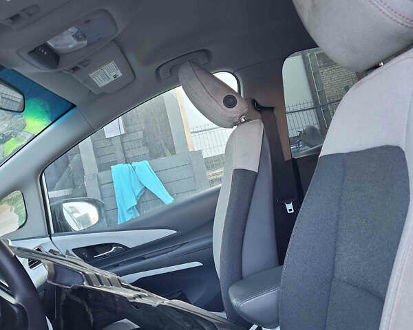 Белый Шевроле Bolt EV, объемом двигателя 0 л и пробегом 60 тыс. км за 11600 $, фото 9 на Automoto.ua