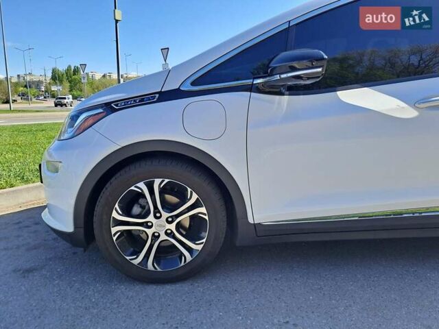 Белый Шевроле Bolt EV, объемом двигателя 0 л и пробегом 104 тыс. км за 15900 $, фото 5 на Automoto.ua