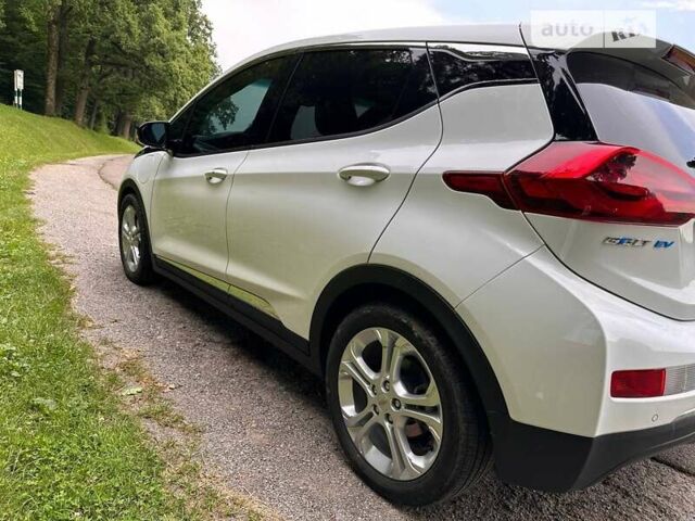Белый Шевроле Bolt EV, объемом двигателя 0 л и пробегом 45 тыс. км за 16500 $, фото 3 на Automoto.ua