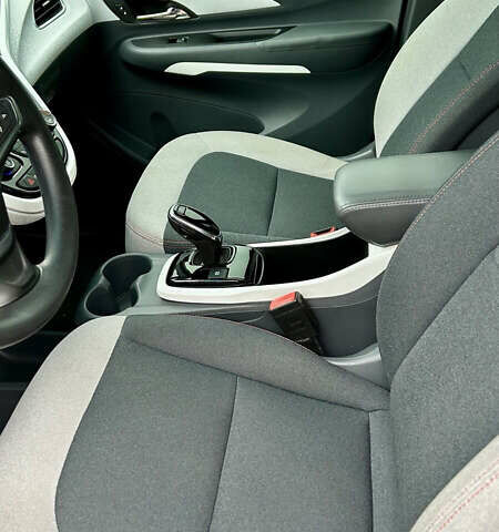 Белый Шевроле Bolt EV, объемом двигателя 0 л и пробегом 74 тыс. км за 18300 $, фото 3 на Automoto.ua