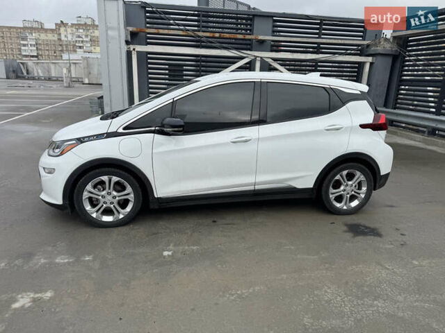 Белый Шевроле Bolt EV, объемом двигателя 0 л и пробегом 58 тыс. км за 16499 $, фото 3 на Automoto.ua
