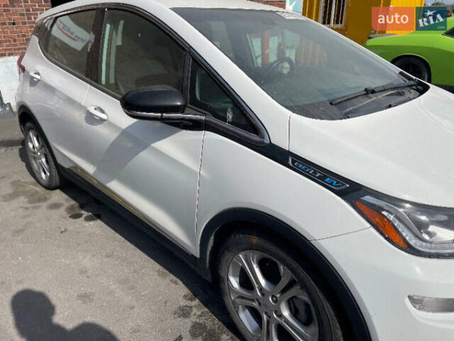 Белый Шевроле Bolt EV, объемом двигателя 0 л и пробегом 182 тыс. км за 11200 $, фото 4 на Automoto.ua