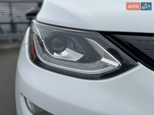 Белый Шевроле Bolt EV, объемом двигателя 0 л и пробегом 58 тыс. км за 16499 $, фото 23 на Automoto.ua