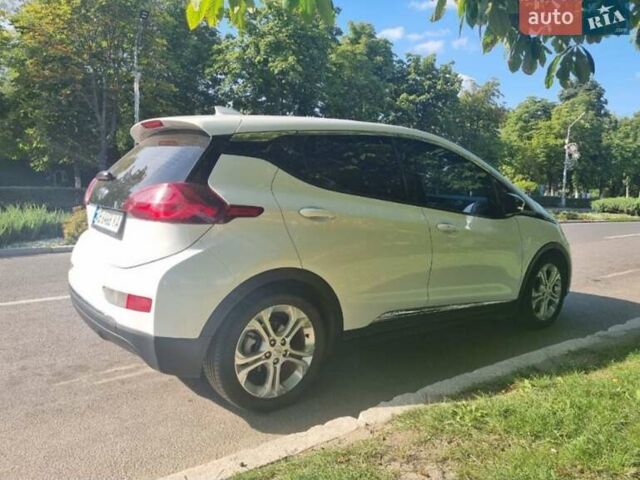 Белый Шевроле Bolt EV, объемом двигателя 0 л и пробегом 129 тыс. км за 16900 $, фото 2 на Automoto.ua