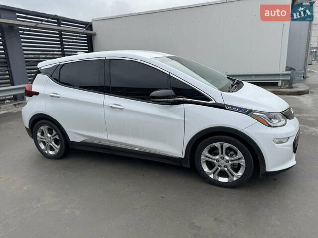 Белый Шевроле Bolt EV, объемом двигателя 0 л и пробегом 58 тыс. км за 16499 $, фото 18 на Automoto.ua