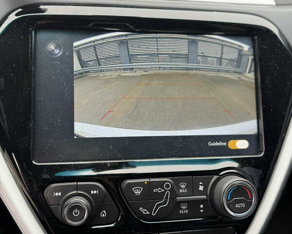 Белый Шевроле Bolt EV, объемом двигателя 0 л и пробегом 58 тыс. км за 16499 $, фото 39 на Automoto.ua