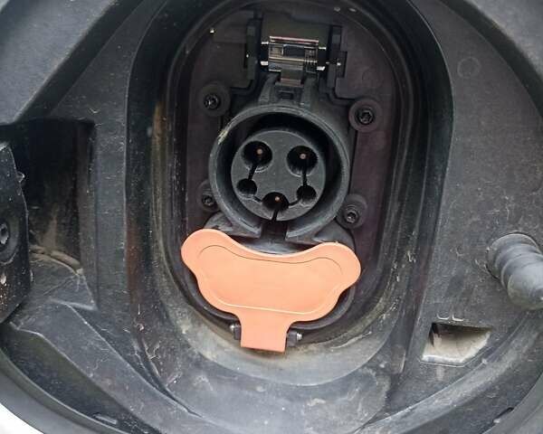 Белый Шевроле Bolt EV, объемом двигателя 0 л и пробегом 45 тыс. км за 16500 $, фото 33 на Automoto.ua