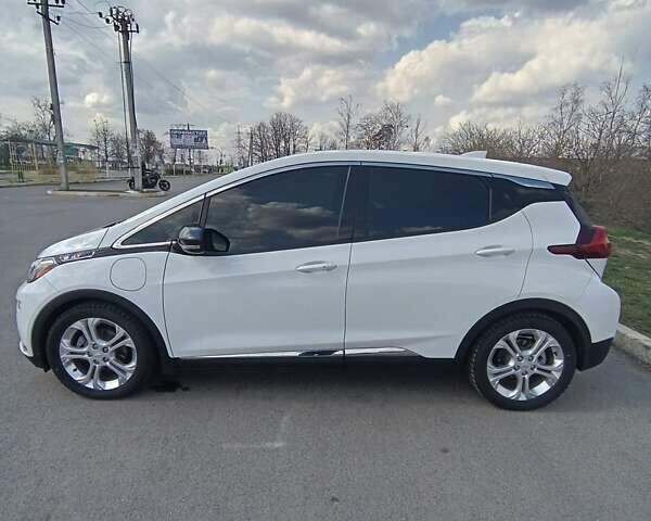 Белый Шевроле Bolt EV, объемом двигателя 0 л и пробегом 105 тыс. км за 19500 $, фото 6 на Automoto.ua