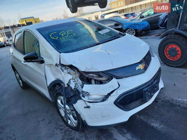 Белый Шевроле Bolt EV, объемом двигателя 0 л и пробегом 60 тыс. км за 11600 $, фото 13 на Automoto.ua