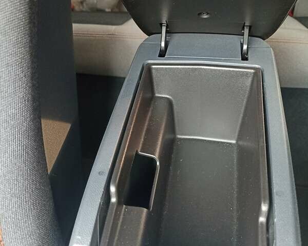 Белый Шевроле Bolt EV, объемом двигателя 0 л и пробегом 45 тыс. км за 16500 $, фото 25 на Automoto.ua