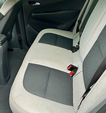 Белый Шевроле Bolt EV, объемом двигателя 0 л и пробегом 74 тыс. км за 18300 $, фото 7 на Automoto.ua