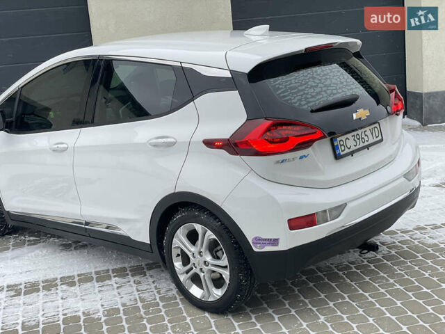 Белый Шевроле Bolt EV, объемом двигателя 0 л и пробегом 94 тыс. км за 15499 $, фото 10 на Automoto.ua