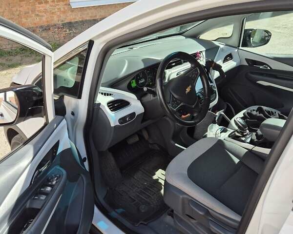 Белый Шевроле Bolt EV, объемом двигателя 0 л и пробегом 60 тыс. км за 17500 $, фото 1 на Automoto.ua