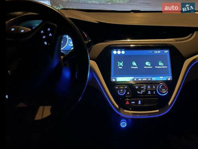 Белый Шевроле Bolt EV, объемом двигателя 0 л и пробегом 106 тыс. км за 15500 $, фото 15 на Automoto.ua