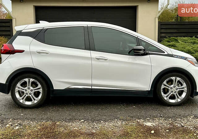 Белый Шевроле Bolt EV, объемом двигателя 0 л и пробегом 74 тыс. км за 18300 $, фото 2 на Automoto.ua