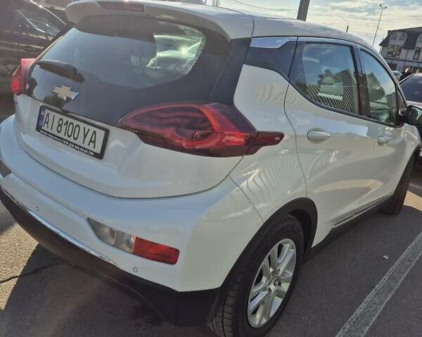 Белый Шевроле Bolt EV, объемом двигателя 0 л и пробегом 60 тыс. км за 17500 $, фото 8 на Automoto.ua