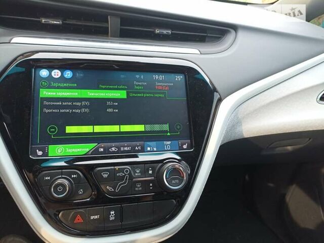 Белый Шевроле Bolt EV, объемом двигателя 0 л и пробегом 45 тыс. км за 16500 $, фото 21 на Automoto.ua