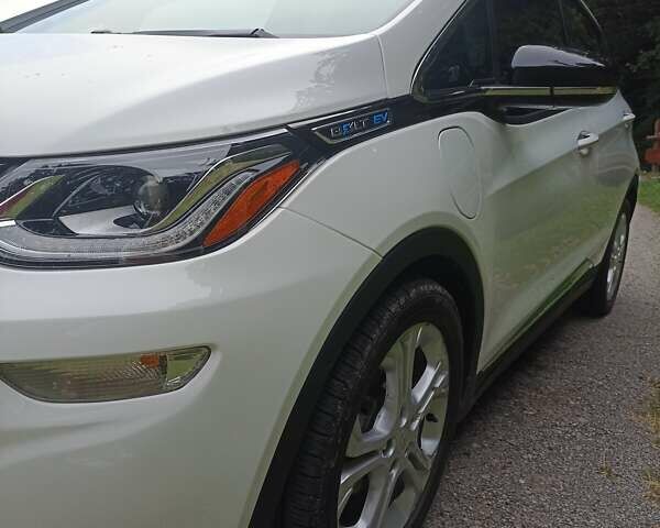 Белый Шевроле Bolt EV, объемом двигателя 0 л и пробегом 45 тыс. км за 16500 $, фото 10 на Automoto.ua